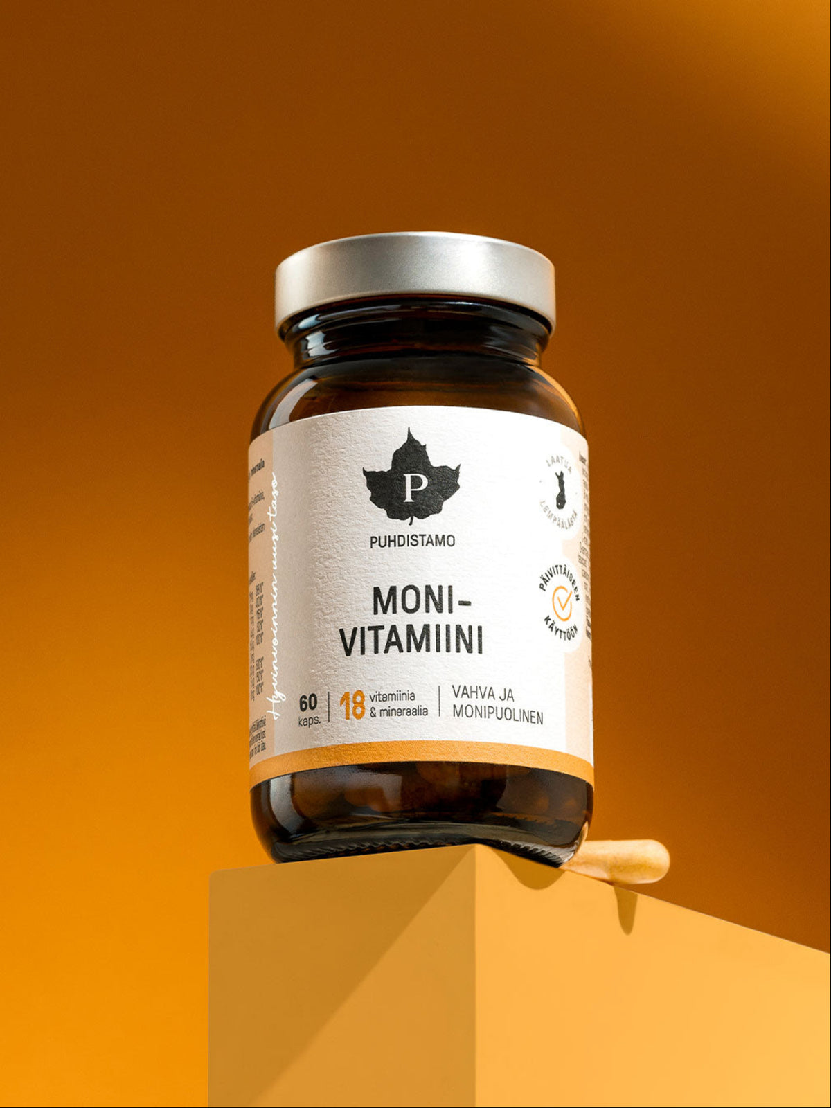 Puhdistamon monivitamiini oranssilla taustalla