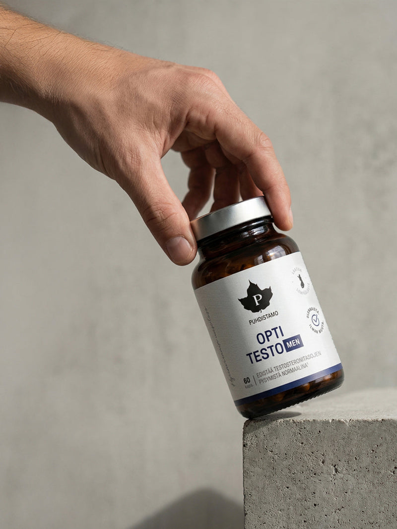 Mies laittaa Puhdistamon OptiTesto purkin kivitasolle