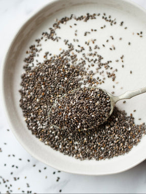 Luomu Chian siemeniä lautasella