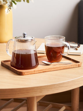 Havupuu - uutejuoma teekannussa