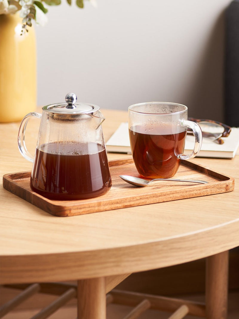 Havupuu - uutejuoma teekannussa