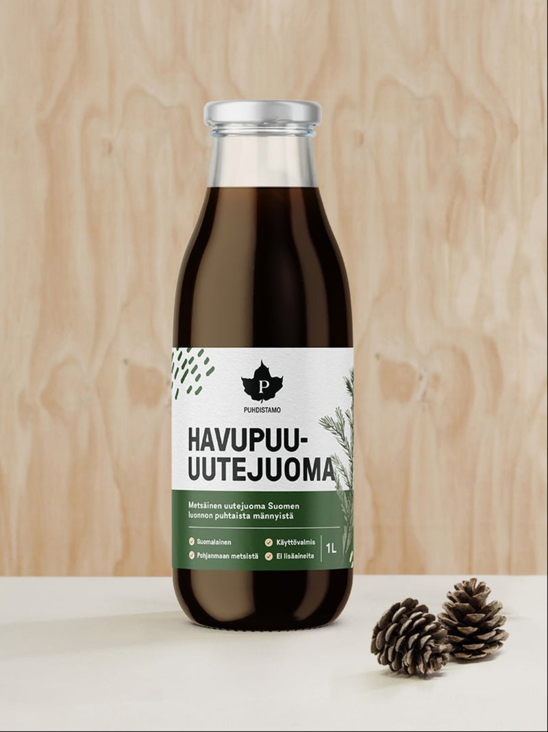 Puhdistamon 1l Havupuu-uutejuoma puutaustaa vasten