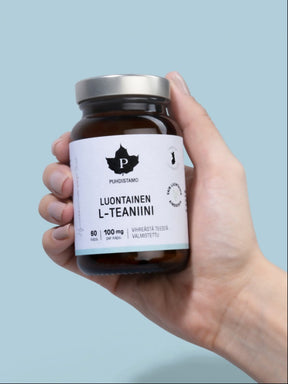 Käsi pitelee Puhdistamon Luontainen L - teaniini purkkia